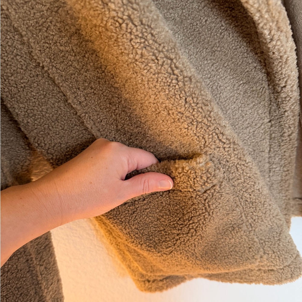 Velvet by Graham & Spencer Women's Cozy Tan Teddy Coat in size XL - never worn! - Picture 5 of 13